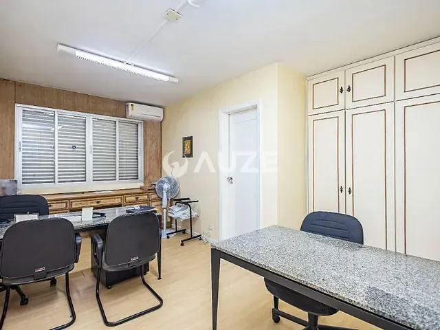 Casa com 600m² 4 quartos e 6 banheiros, à venda, no bairro Bacacheri em Curitiba