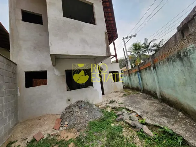 Casa com 108m² 2 quartos e 2 banheiros, à venda, no bairro Santa Rosa em Barra Mansa