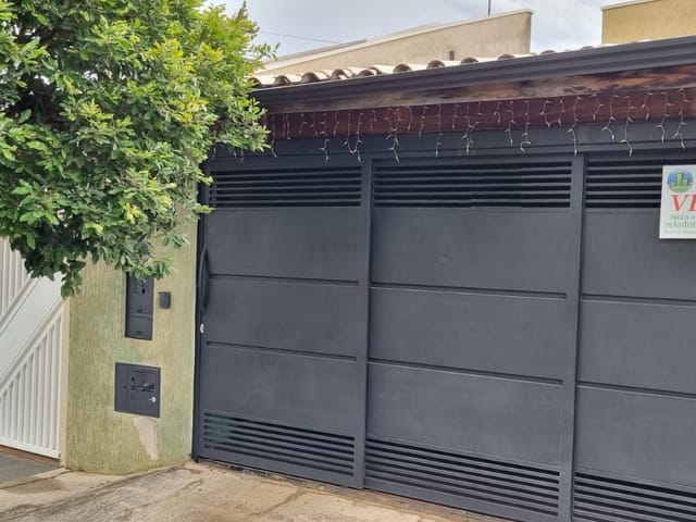 Casa com 200m² 2 quartos e 2 banheiros, à venda, no bairro Jardim das Flores em São João da Boa Vista
