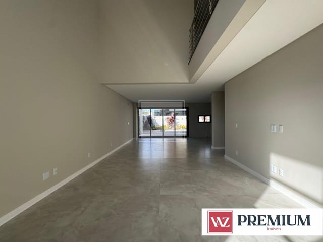 Casa com 378m² 4 quartos e 5 banheiros, à venda, no bairro Santa Regina em Camboriú