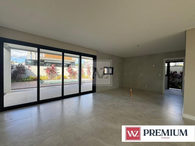 Casa com 378m² 4 quartos e 5 banheiros, à venda, no bairro Santa Regina em Camboriú