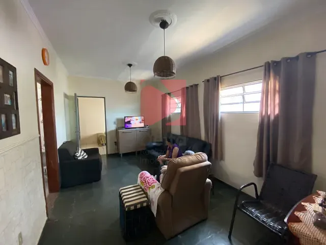 Casa 2 quartos e 1 banheiro, à venda, no bairro Centro em Analândia