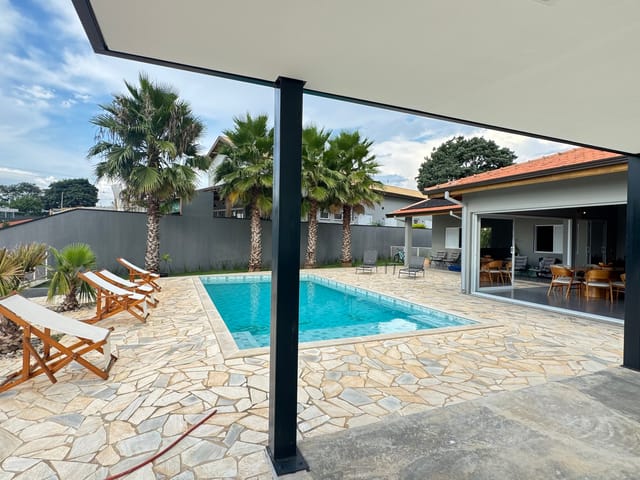 Casa com 1300m² 4 quartos e 4 banheiros, à venda ou para alugar, no bairro Residencial São José de Boituva em Boituva