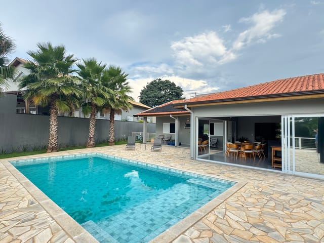 Casa com 1300m² 4 quartos e 4 banheiros, à venda ou para alugar, no bairro Residencial São José de Boituva em Boituva