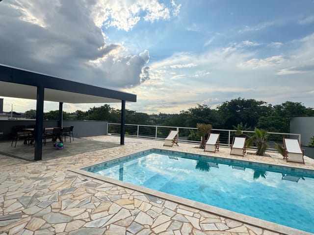 Casa com 1300m² 4 quartos e 4 banheiros, à venda ou para alugar, no bairro Residencial São José de Boituva em Boituva