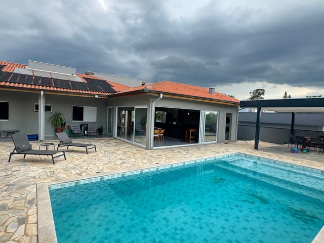 Casa com 1300m² 4 quartos e 4 banheiros, à venda ou para alugar, no bairro Residencial São José de Boituva em Boituva