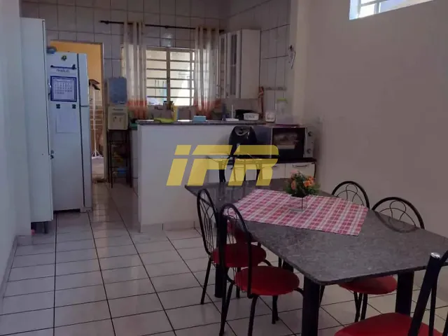 Casa 3 quartos e 2 banheiros, à venda, no bairro Jardim Mourisco em Taubaté