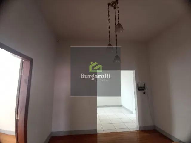 Casa 5 quartos e 2 banheiros, para alugar, no bairro Centro em Lavras