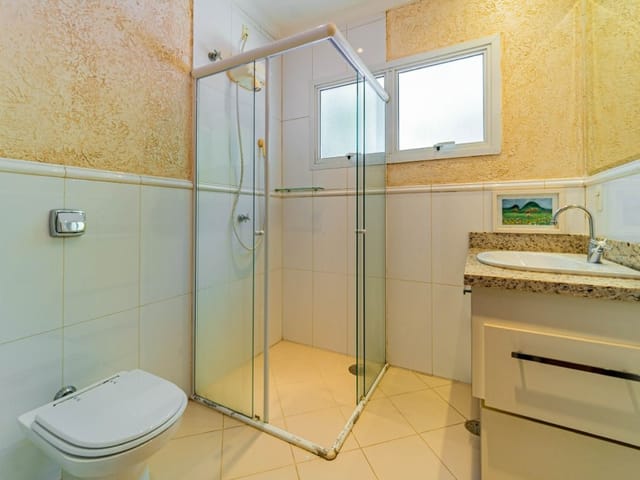 Casa com 1000m² 6 quartos e 8 banheiros, à venda, no bairro Alpes dos Araçás (Jordanésia) em Cajamar