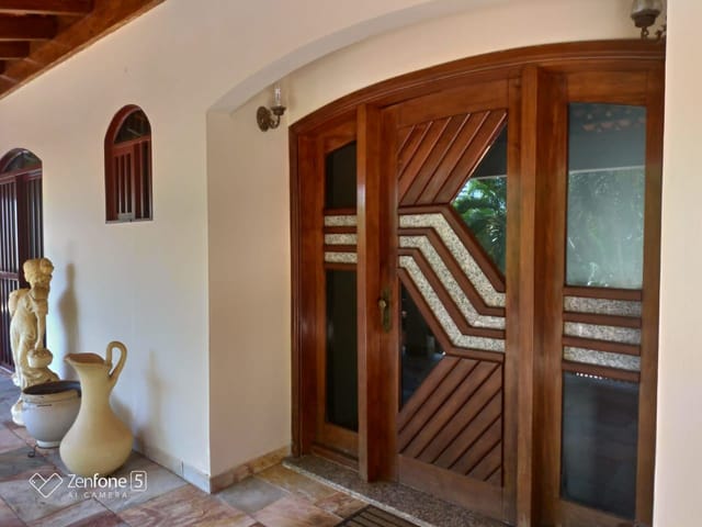 Casa com 1110m² 4 quartos e 5 banheiros, à venda ou para alugar, no bairro Jardim dos Estados em Campo Grande