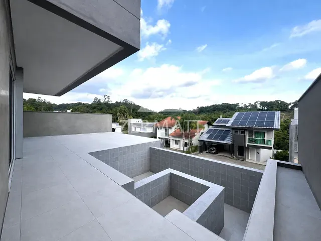 Casa com 350m² 5 quartos e 6 banheiros, à venda, no bairro Itoupava Central em Blumenau