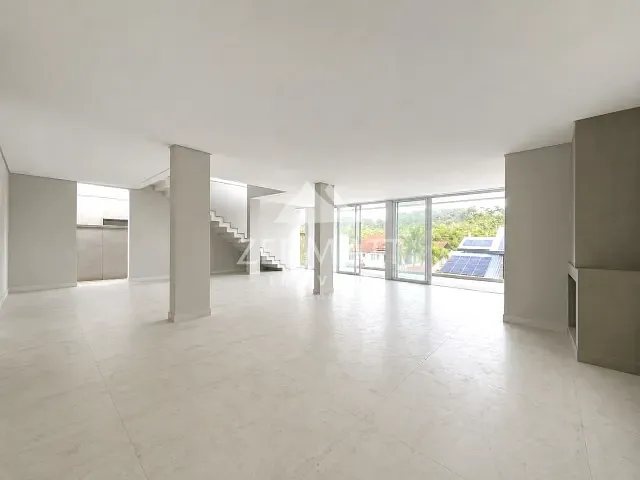 Casa com 350m² 5 quartos e 6 banheiros, à venda, no bairro Itoupava Central em Blumenau