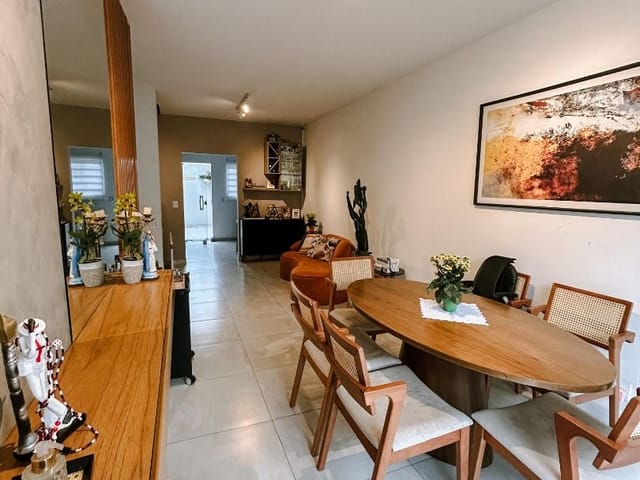 Casa com 132m² 4 quartos e 3 banheiros, à venda ou para alugar, no bairro Riviera Fluminense em Macaé