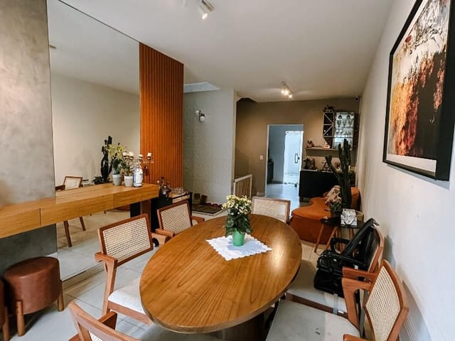 Casa com 132m² 4 quartos e 3 banheiros, à venda ou para alugar, no bairro Riviera Fluminense em Macaé