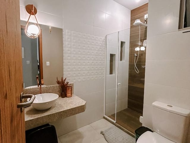 Casa com 132m² 4 quartos e 3 banheiros, à venda ou para alugar, no bairro Riviera Fluminense em Macaé