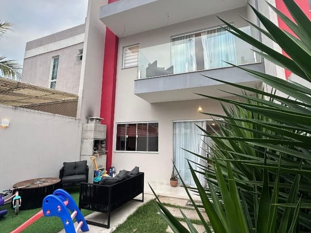 Casa com 132m² 4 quartos e 3 banheiros, à venda ou para alugar, no bairro Riviera Fluminense em Macaé