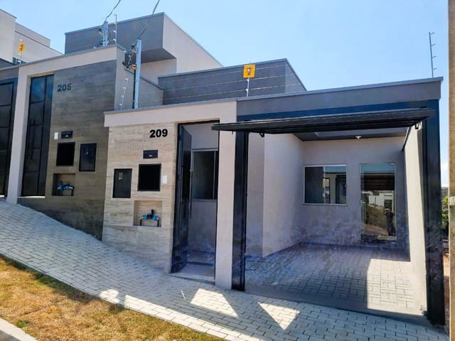Casa 3 quartos e 2 banheiros, à venda, no bairro Parque Real em Pouso Alegre
