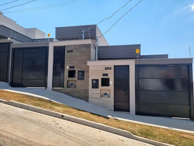 Casa 3 quartos e 2 banheiros, à venda, no bairro Parque Real em Pouso Alegre