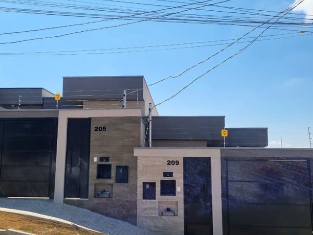 Casa 3 quartos e 2 banheiros, à venda, no bairro Parque Real em Pouso Alegre