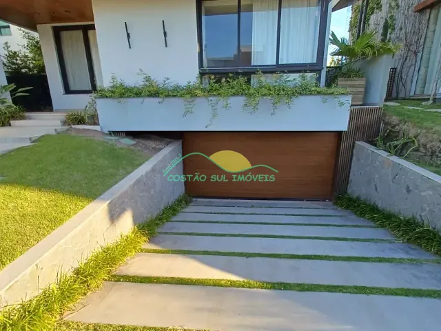 Casa com 369m² 3 quartos e 4 banheiros, à venda, no bairro Morro das Pedras em Florianópolis
