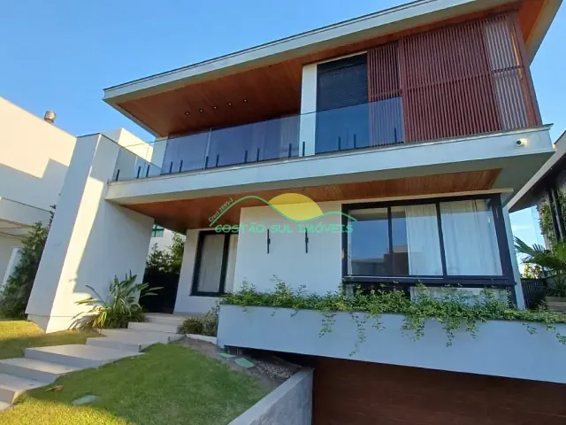 Casa com 369m² 3 quartos e 4 banheiros, à venda, no bairro Morro das Pedras em Florianópolis