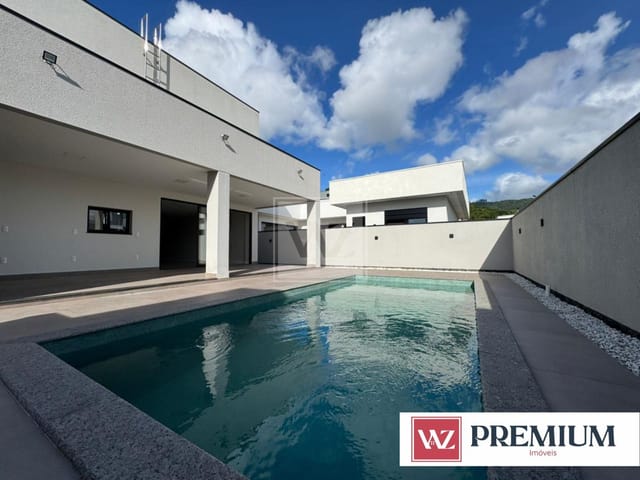 Casa com 358m² 4 quartos e 5 banheiros, à venda, no bairro Santa Regina em Camboriú