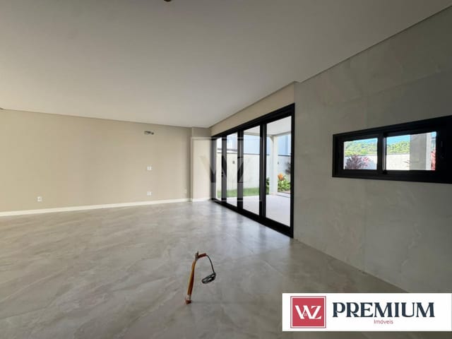 Casa com 358m² 4 quartos e 5 banheiros, à venda, no bairro Santa Regina em Camboriú