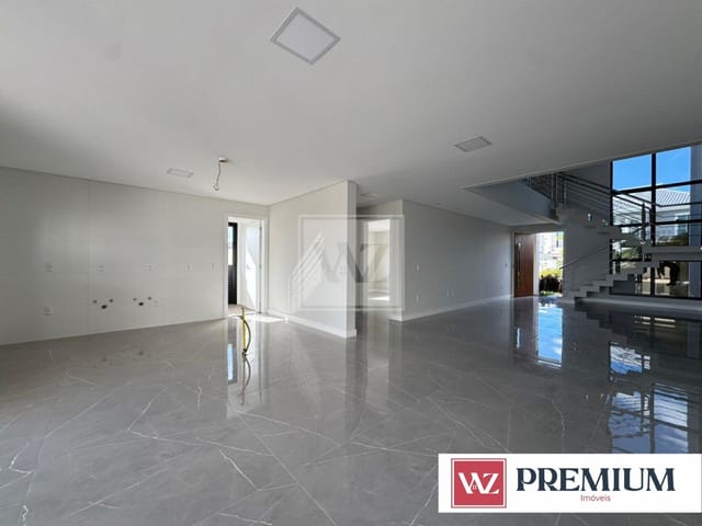 Casa com 358m² 4 quartos e 5 banheiros, à venda, no bairro Santa Regina em Camboriú