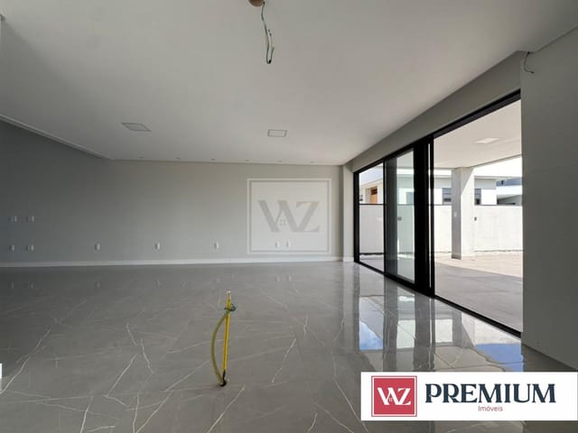 Casa com 358m² 4 quartos e 5 banheiros, à venda, no bairro Santa Regina em Camboriú