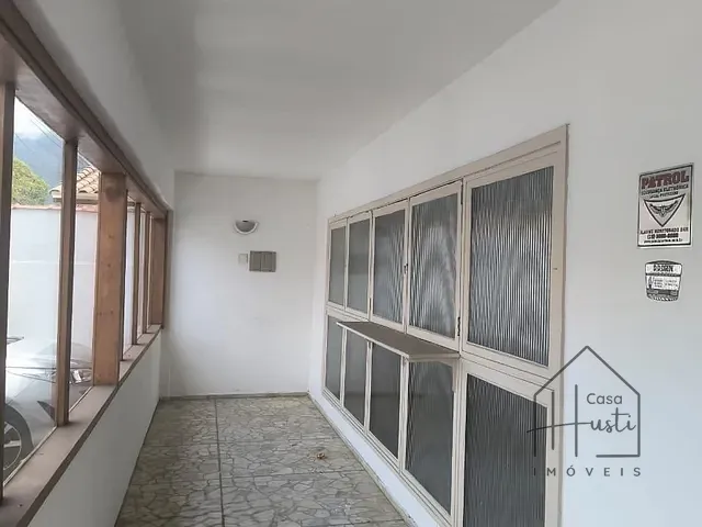 Casa com 305m², para alugar, no bairro Centro em São Sebastião