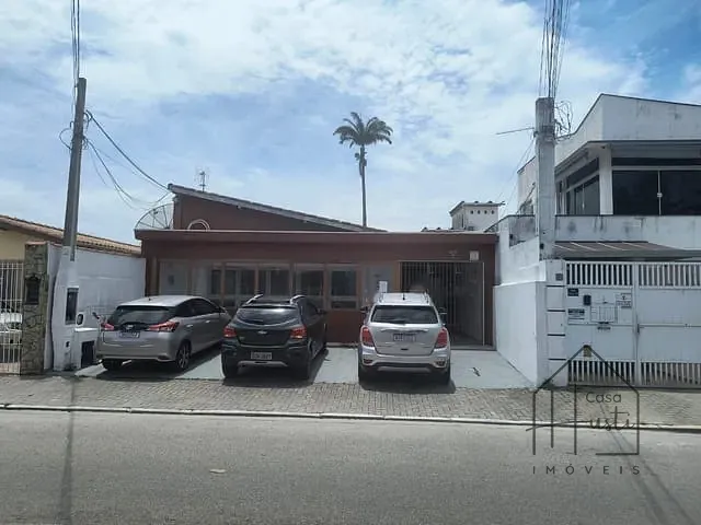 Casa com 305m², para alugar, no bairro Centro em São Sebastião