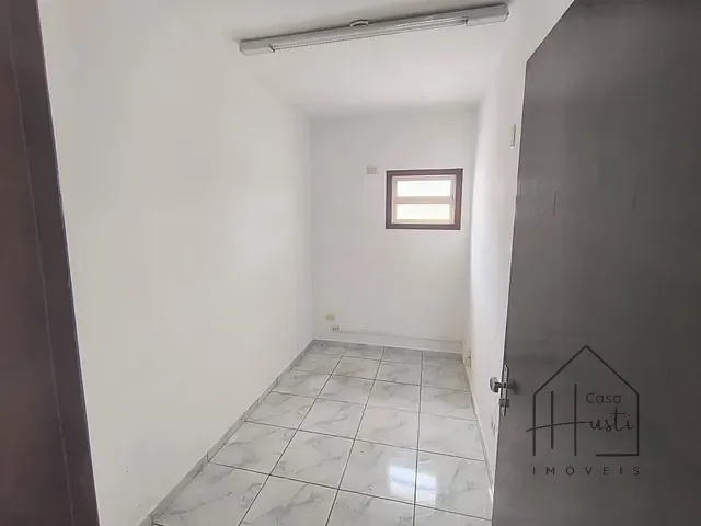 Casa com 305m², para alugar, no bairro Centro em São Sebastião