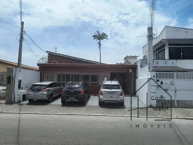Casa com 305m², para alugar, no bairro Centro em São Sebastião