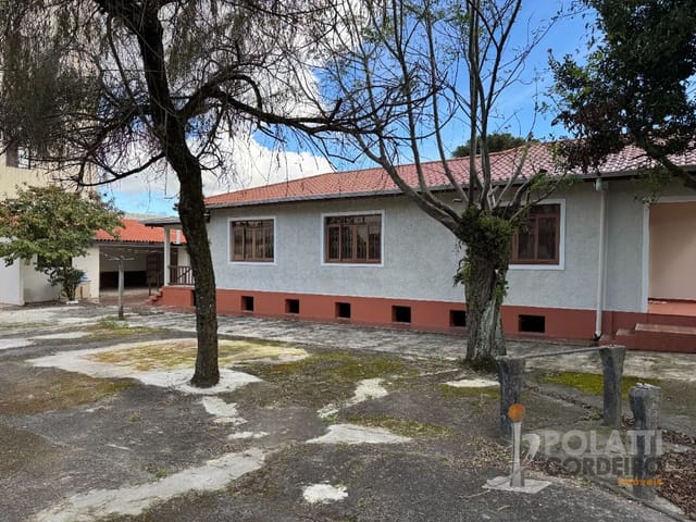 Prédio com 875m², para alugar, no bairro Bacacheri em Curitiba