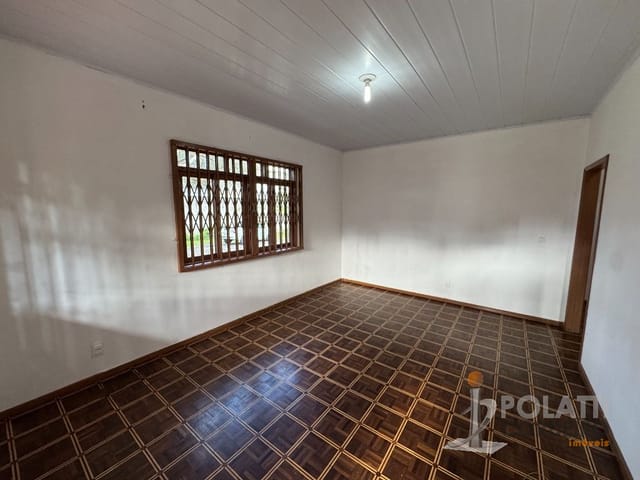 Prédio com 875m², para alugar, no bairro Bacacheri em Curitiba