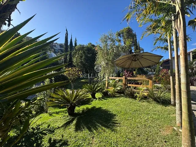 Casa com 1400m² 4 quartos e 4 banheiros, à venda, no bairro Golfe em Teresópolis