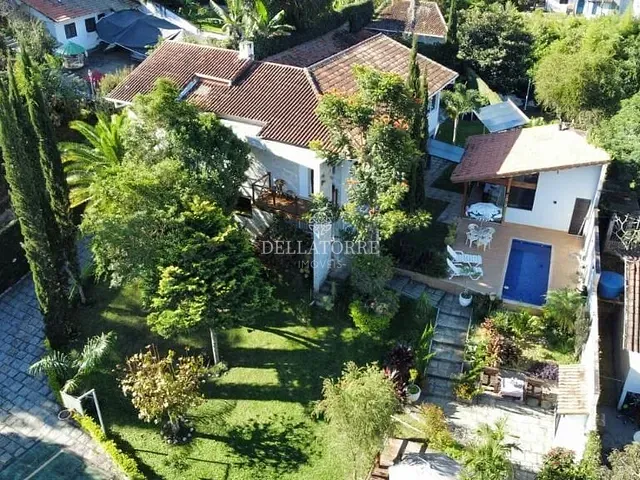 Casa com 1400m² 4 quartos e 4 banheiros, à venda, no bairro Golfe em Teresópolis