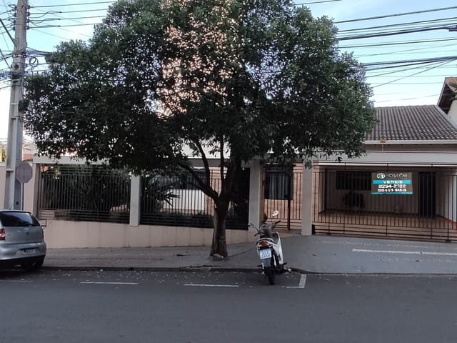 Casa com 343m² 4 quartos e 2 banheiros, à venda, no bairro Centro em Cambé