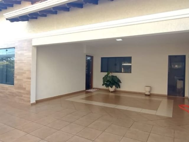 Casa com 343m² 4 quartos e 2 banheiros, à venda, no bairro Centro em Cambé