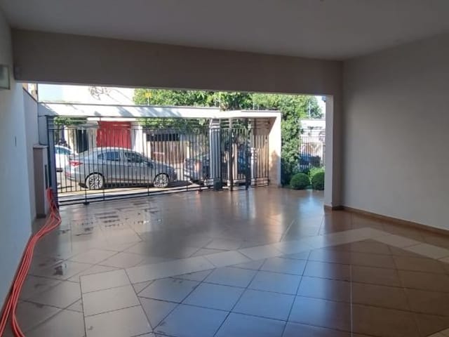 Casa com 343m² 4 quartos e 2 banheiros, à venda, no bairro Centro em Cambé