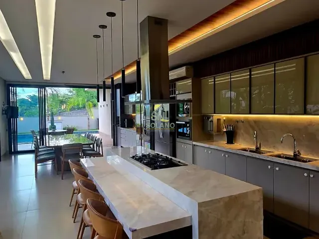 Casa com 591m² 5 quartos e 6 banheiros, à venda, no bairro Condomínio do Lago 3ª Etapa em Goiânia