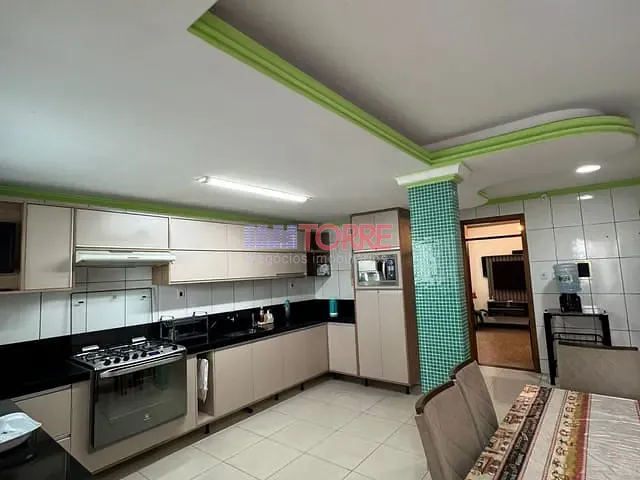 Casa 2 quartos e 4 banheiros, à venda, no bairro Centro em Itabuna
