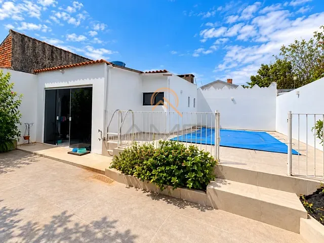 Casa 5 quartos e 3 banheiros, à venda, no bairro Laranjal em Pelotas