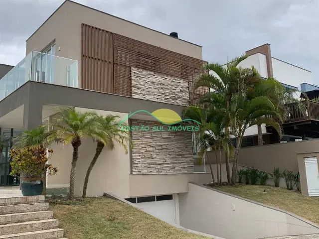 Casa com 712m² 4 quartos e 4 banheiros, à venda, no bairro Morro das Pedras em Florianópolis