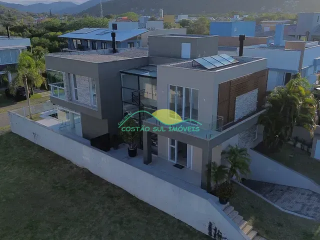 Casa com 712m² 4 quartos e 4 banheiros, à venda, no bairro Morro das Pedras em Florianópolis