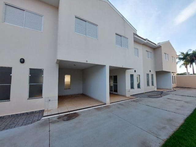 Casa com 98m² 3 quartos e 2 banheiros, à venda, no bairro Vila Roberto em Birigüi