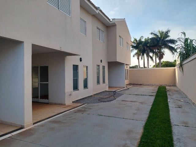 Casa com 98m² 3 quartos e 2 banheiros, à venda, no bairro Vila Roberto em Birigüi