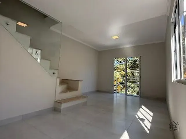 Casa com 160m² 3 quartos e 2 banheiros, à venda, no bairro Barro Branco em Cotia
