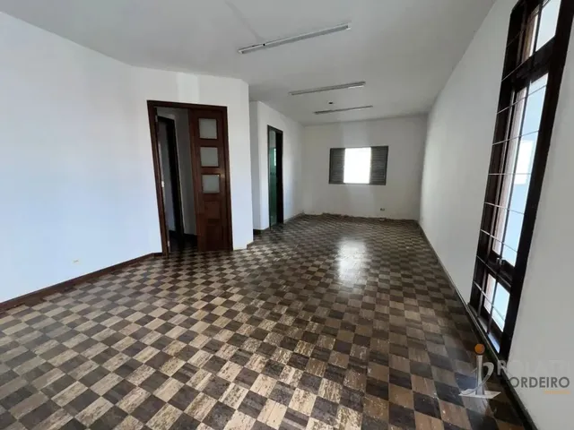 Casa com 381m², à venda, no bairro Tingui em Curitiba