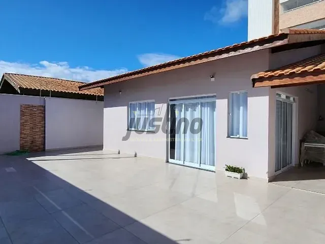 Casa com 313m² 5 quartos e 1 banheiro, à venda, no bairro Centro em Itanhaém